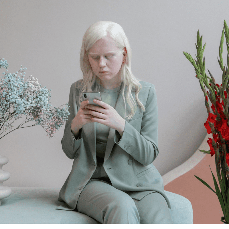 girl-using-mobile